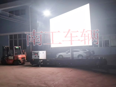 15平方大型户外LED广告拖车2I.jpg